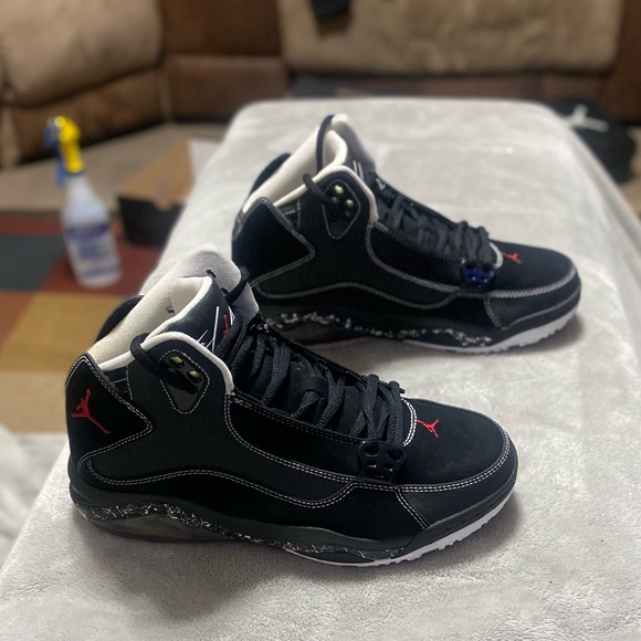 I purchased this item from the Nike Store. This Shoe is too Small. - Picture 2 of 7